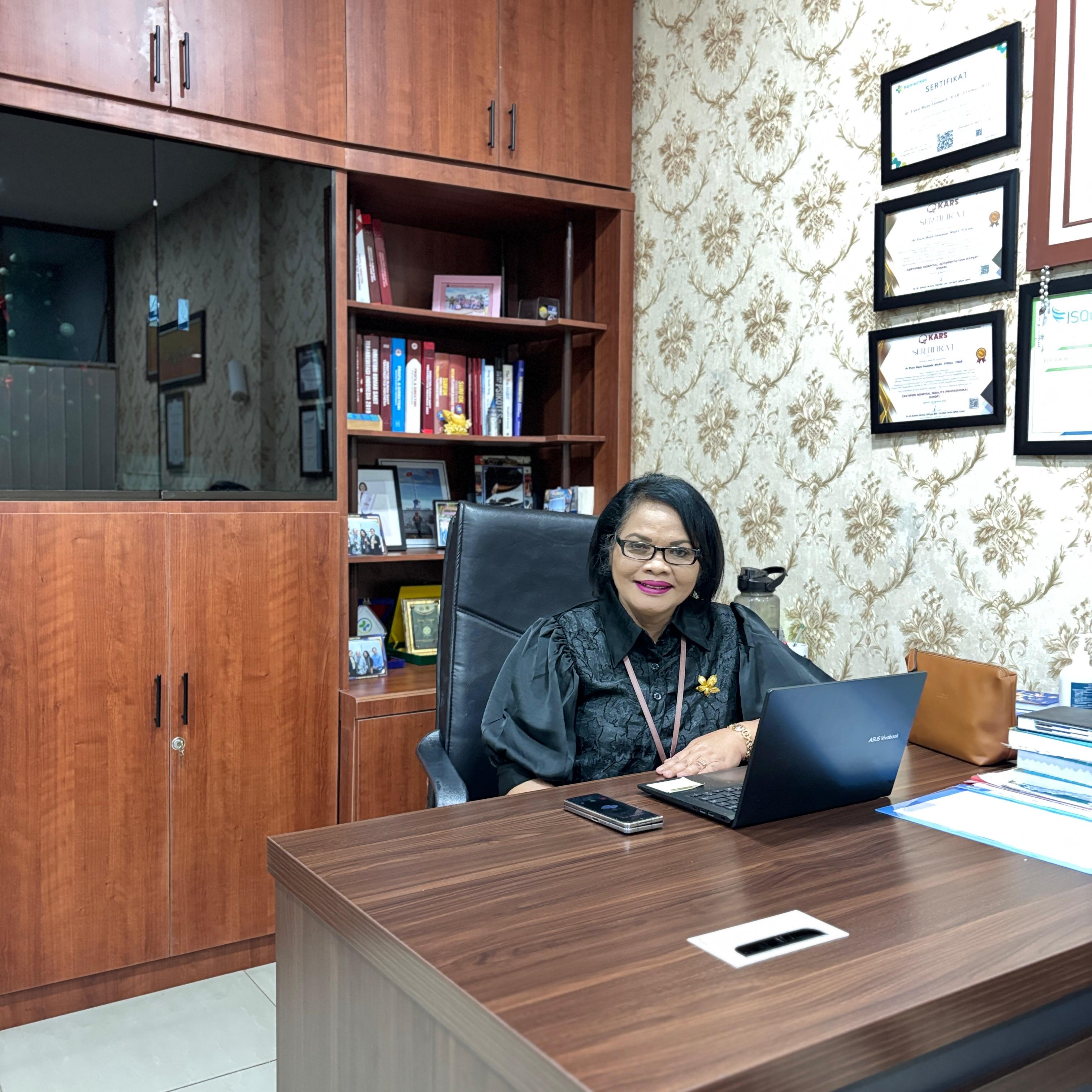 Foto dr. Flora Maya Damanik.,MARS, FISQua, CHAE, CHQP,CPCCP