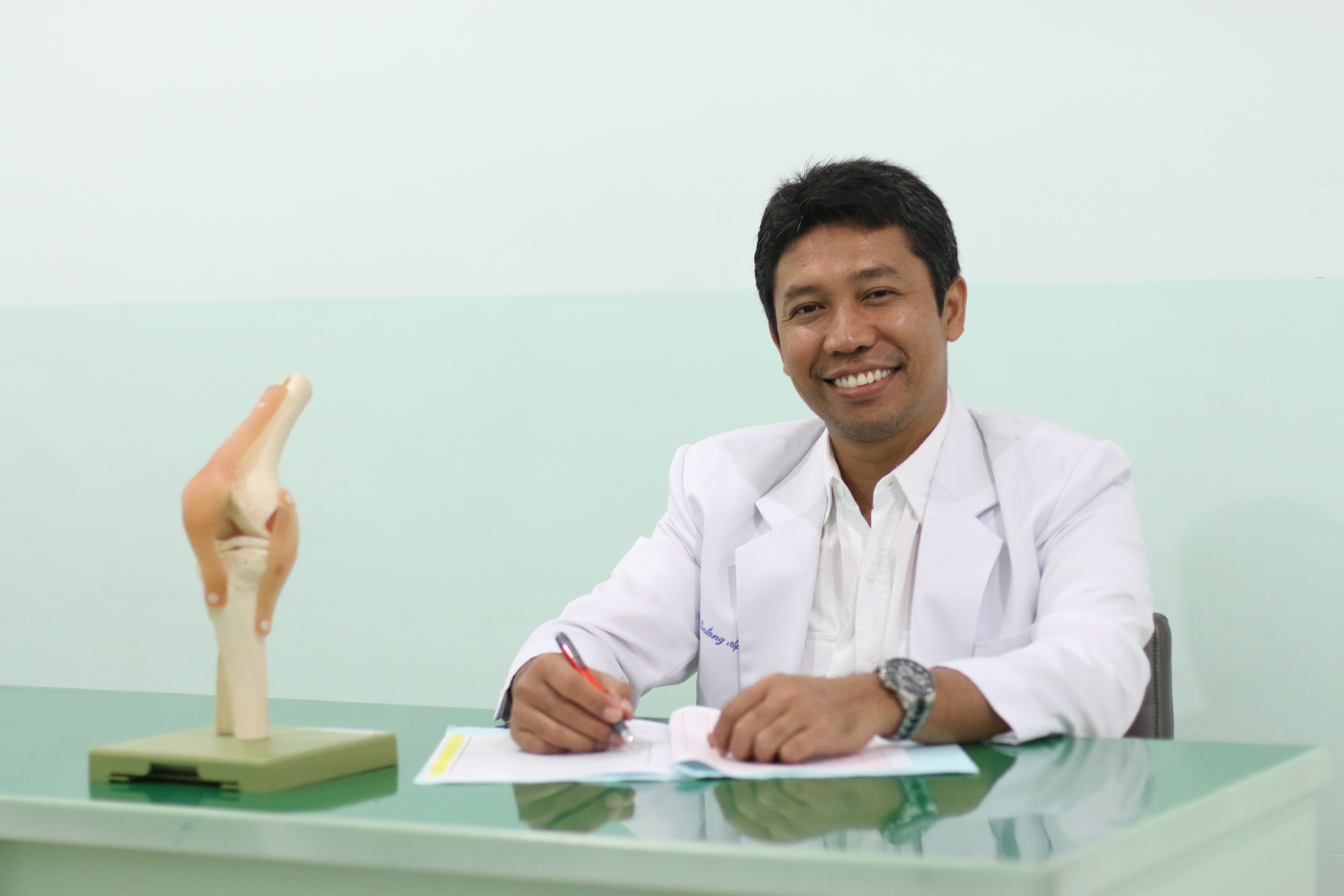 Foto dr. Lintong  Nainggolan, Sp.OT